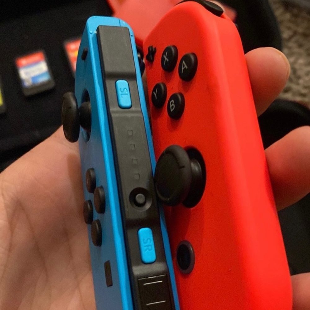 Nintendo Switch - Picture 3 of 9